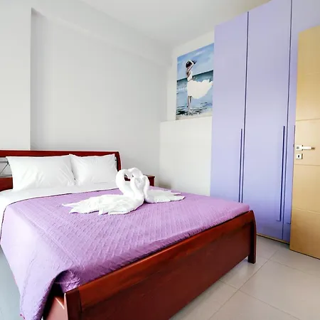 Fotini 's Near The Center. * 干尼亞